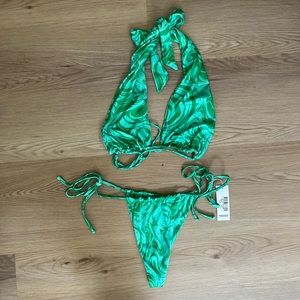 Frankie’s green swirl bikini